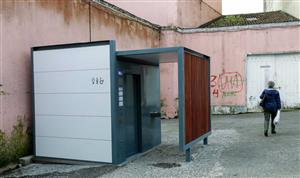 Câmara instala sanitários com acesso a pessoas de mobilidade reduzida no centro da cidade